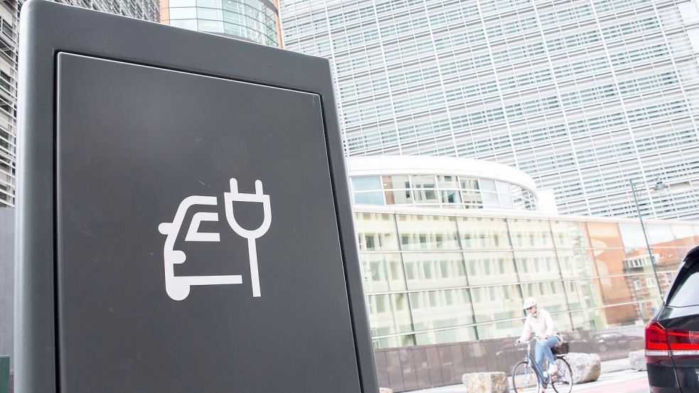 Eine Studie sieht die europäische Autoindustrie auf gutem Weg zu mehr Elektromobilität und warnt vor den Auswirkungen durch Verzögerungen. (Archivbild) Foto: Alicia Windzio