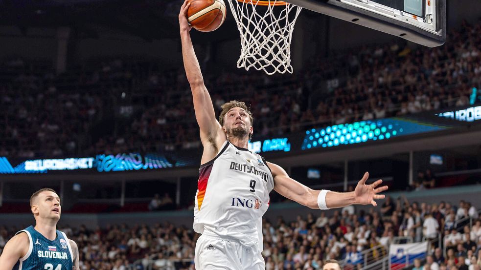 LAT, Eurobasket 205, Basketball Europameisterschaft, Viertelfinale, Deutschland-Slowenien Foto: IMAGO/Alexander Trienitz