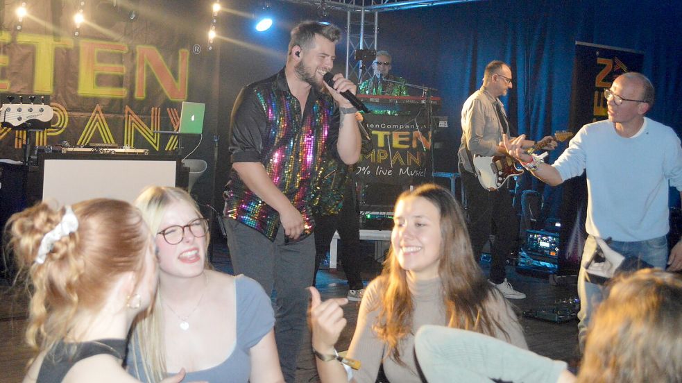 Wie auch im vergangenen Jahr (Foto) wird die Band „Feten-Company“ am Samstagabend auf dem Erntedankfest in Klostermoor auftreten. Foto: Archiv/Holger Weers