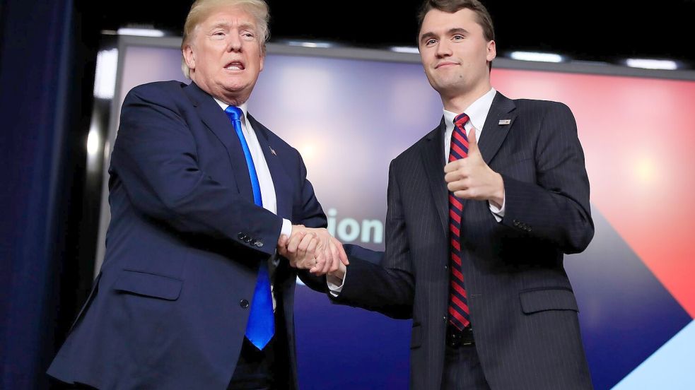 Trump und Kirk kennen sich (Archivbild). Foto: Manuel Balce Ceneta/AP/dpa