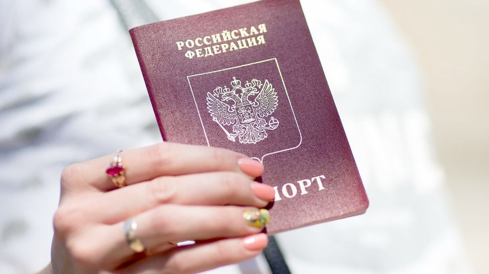 Der Umgang mit Visaanträgen von russischen Staatsbürgern ist innerhalb der EU sehr unterschiedlich. Lettland etwa hat die Vergabe von Visa und Aufenthaltsgenehmigungen an Russen weitgehend ausgesetzt. (Archivbild) Foto: Kay Nietfeld