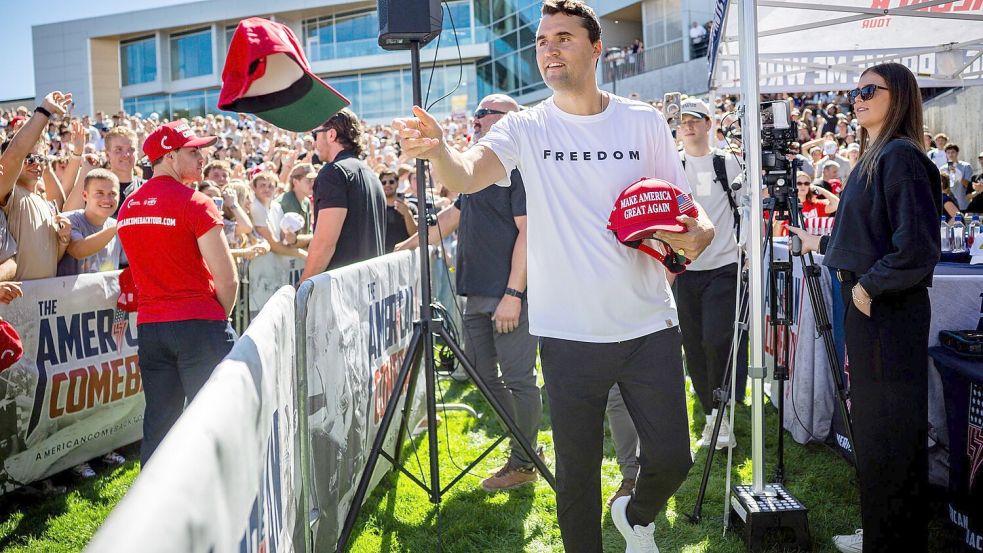 Charlie Kirk wurde erschossen - ein Tatverdächtiger ist gefasst. (Archivbild) Foto: Tess Crowley/The Deseret News/AP