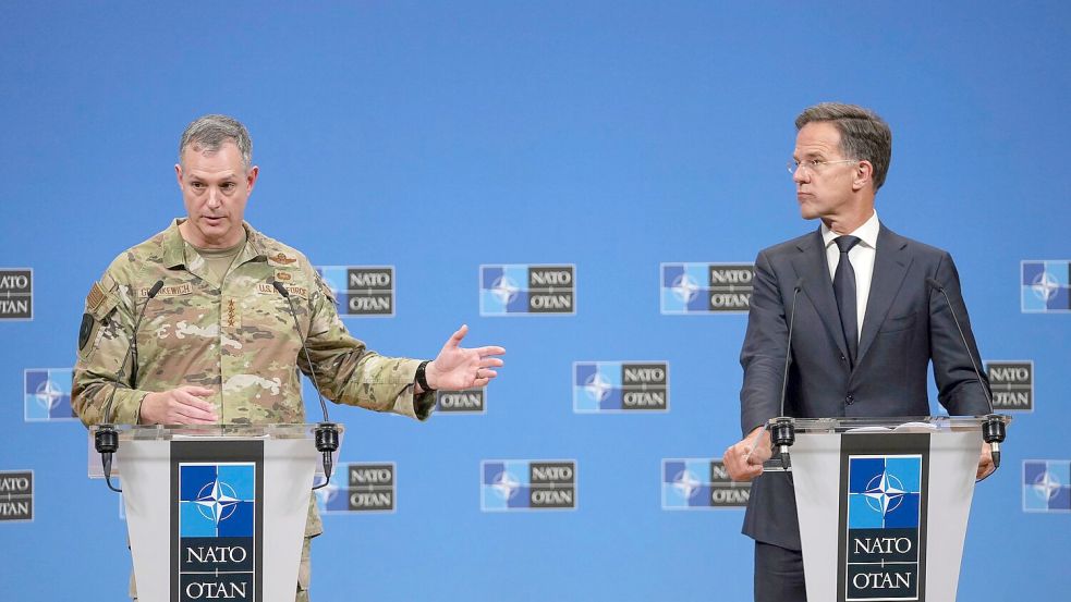 Kündigten eine neue Nato-Operation an: Generalsekretär Mark Rutte (r) und der Oberste Alliierte Befehlshaber Europa, General Alexus Grynkewich. Foto: Virginia Mayo/AP/dpa