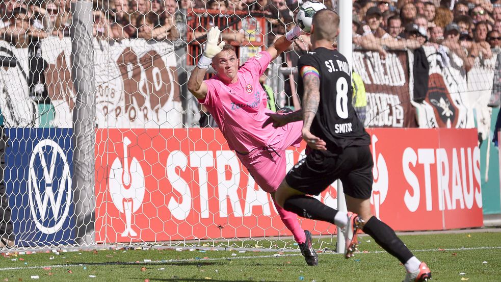 Lars Huxsohl machte im DFB-Pokal gegen den FC St. Pauli das Spiel seines Lebens. Foto: Imago