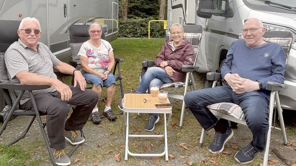 Die beiden Ehepaare haben sich vor zwei Jahren auf dem Reisemobiltreffen in Ostrhauderfehn kennengelernt: (von links) Kurt und Anke Siebert sowie Ute und Helmut Hormann.