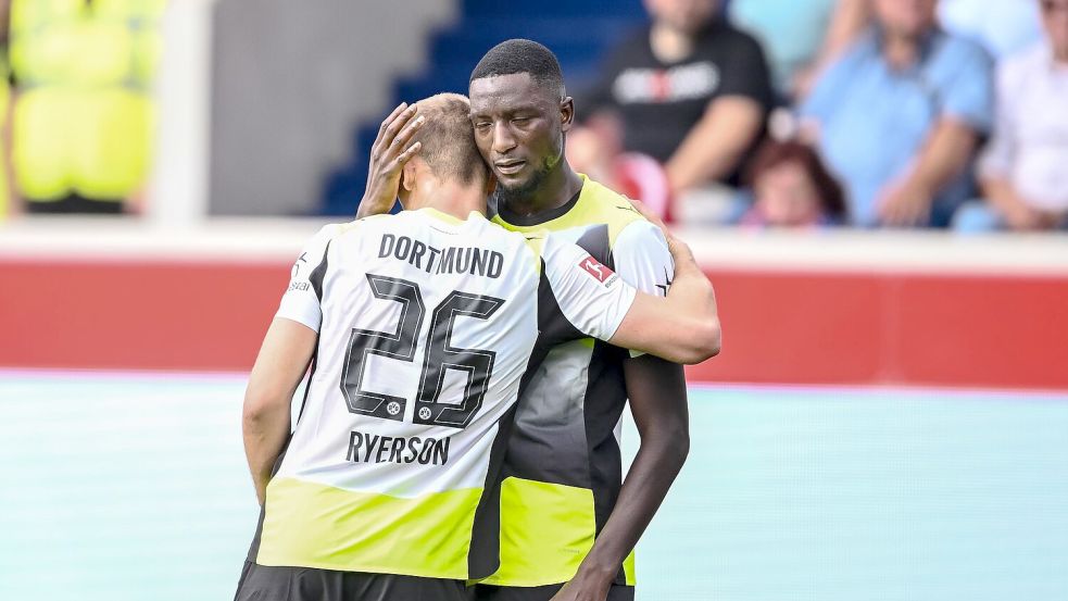 Traf auch Heidenheim: Dortmunds Torjäger Serhou Guirassy (r.). Foto: Harry Langer
