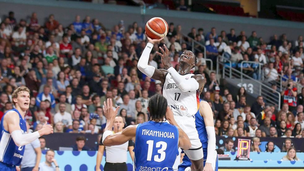 Dennis Schröder will die deutschen Basketballer auch zum EM-Titel führen. Foto: Matthias Stickel