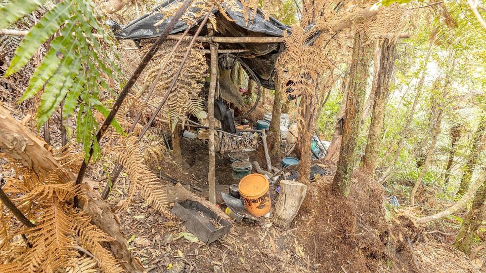 Hier hielt er seine Kinder fest: das Versteck des Kindesentführers Tom Phillips in Neuseelands Wildnis. Foto: NZ Police