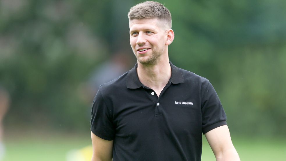 Wallinghausen-Trainer Max Beccard freute sich über einen späten Sieg seiner Mannschaft. Archivfoto: Jens Doden/ Emden