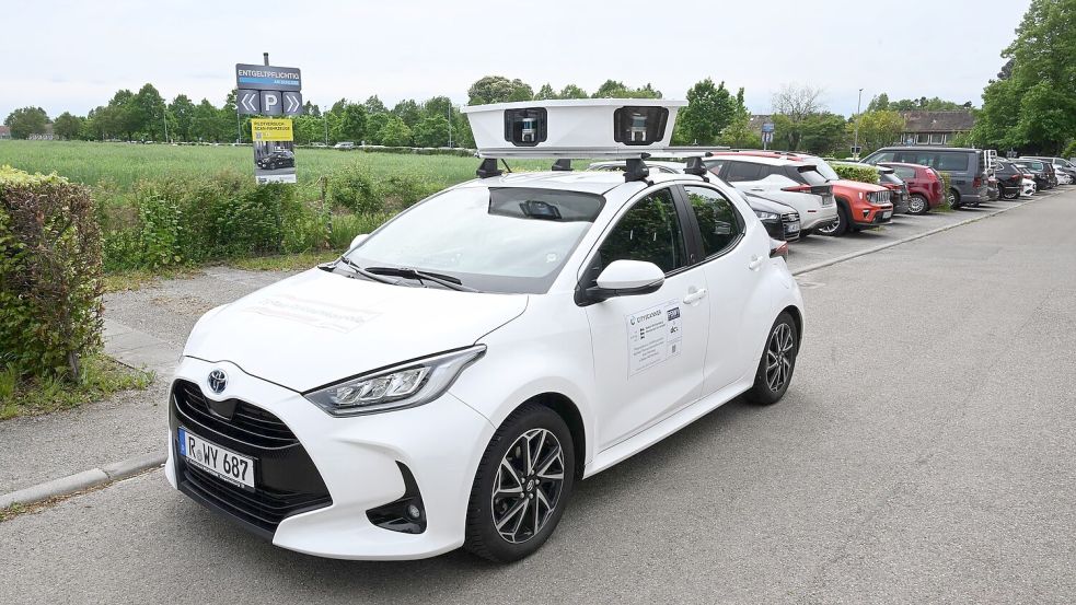 Heidelberg setzt als eine der ersten Kommune bundesweit auf ein Scan-Auto im Kampf gegen Parksünder - hier ein Scan-Fahrzeug bei einem Modellversuch auf dem Parkplatz der Universität Hohenheim bei Stuttgart. (Archivbild) Foto: Bernd Weißbrod