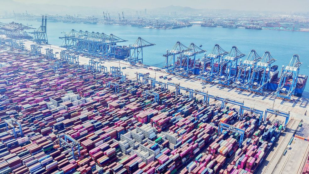 Die Exporte blieben im ersten Halbjahr eine Stütze für die chinesische Wirtschaft. Doch der heimische Konsum springt nicht an. (Archivbild) Foto: Uncredited/CHINATOPIX/AP/dpa