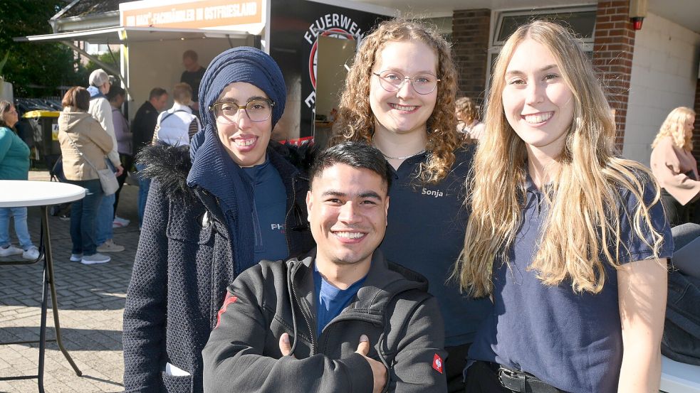 Physio Aktiv, mit Standort Untenende 30 in Rhauderfehn, gibt es mittlerweile seit 30 Jahren. Dies wurde mit einem Tag der offenen Tür und vielen Gästen und den Mitarbeitern ausgiebig gefeiert. Fotos: Holger Weers