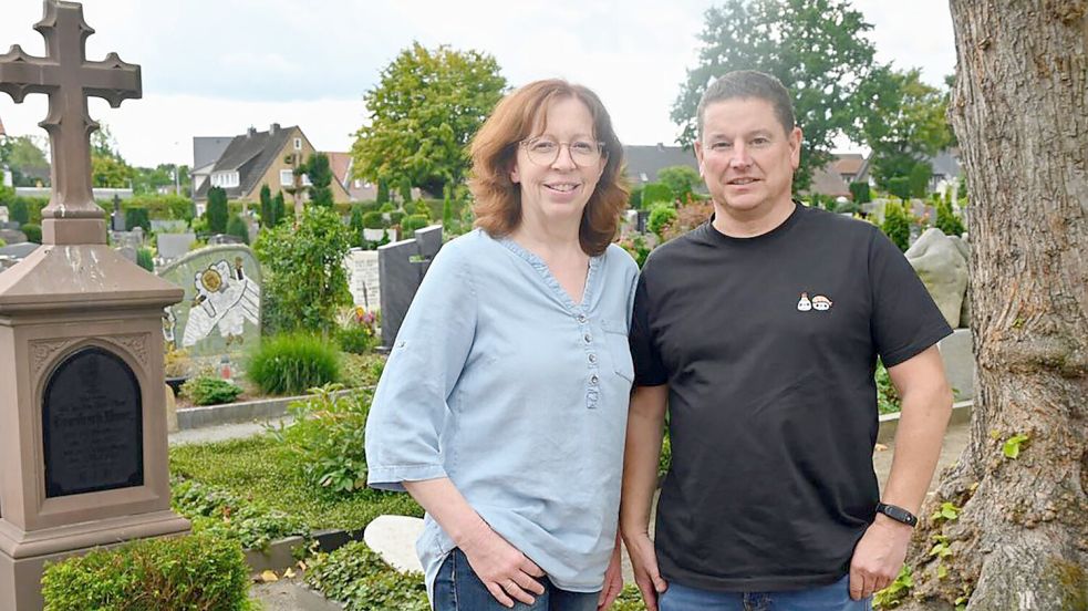 Ursula Willenborg und Jürgen Grüßing möchten über ein unbequemes, aber wichtiges Thema informieren. Foto: Dickerhoff