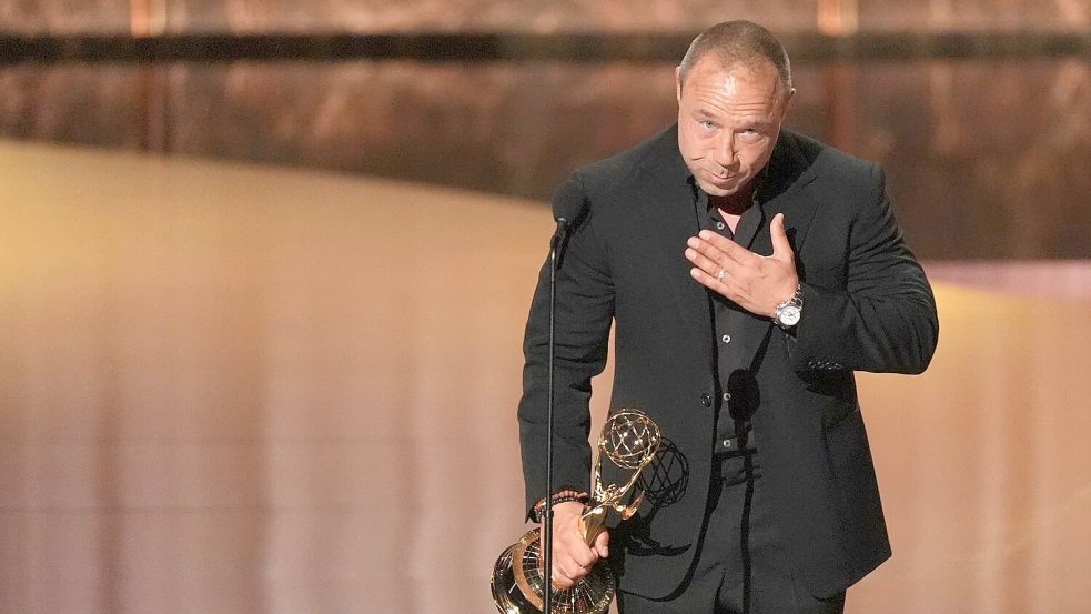 Auch „Adolescence“-Serienvater Stephen Graham gewann einen Schauspielpreis – wurde aber auch für Drehbuch und Produktion ausgezeichnet. Foto: Chris Pizzello/Invision/AP/dpa