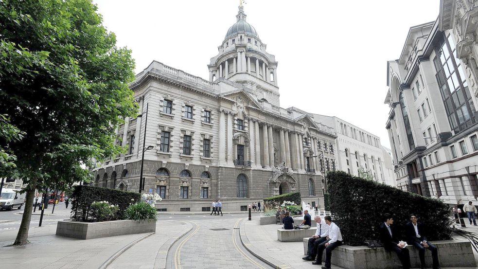 ARCHIV - 07.08.2013, Großbritannien, London: Blick auf das Central Criminal Court, auch Old Bailey genannt (Londoner Strafgericht). (zu dpa: «Drei Männer nach Wagner-Brandanschlag in London verurteilt») Foto: Nicholas.T.Ansell/Press Association/dpa +++ dpa-Bildfunk +++ Foto: Nicholas.T.Ansell