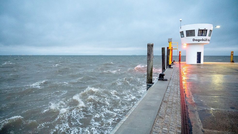 Der erste Herbststurm des Jahres zieht über die Nordsee. Foto: Daniel Bockwoldt