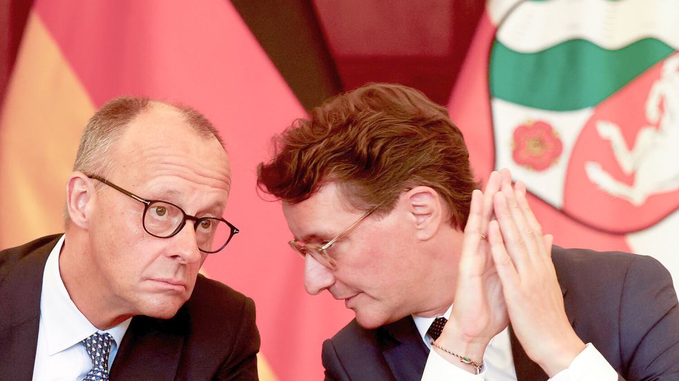 Stabil: Bundeskanzler Friedrich Merz und NRW-Ministerpräsident Hendrik Wüst und sind erleichtert über das gute Abschneiden der CDU bei den Kommunalwahlen in NRW. Foto: dpa/Rolf Vennenbernd