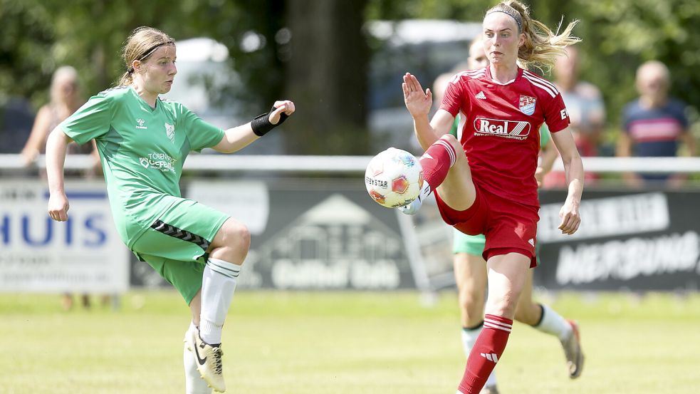 Anneke Kampen (rechts) erzielte beide TiMoNo-Tore. Foto: Jens Doden