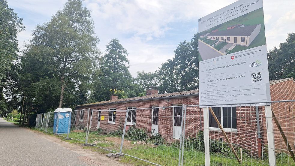 Die Arbeiten am Gebäude Weidenweg 31a haben begonnen. Foto: Tatjana Gettkowski