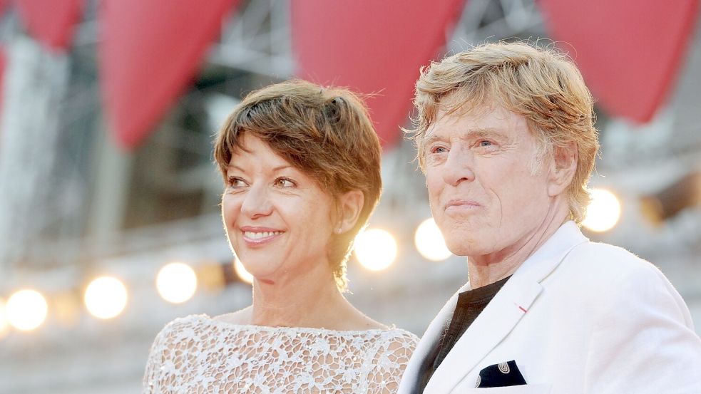 Redford mit seiner Frau Sibylle Szaggars. (Archivbild) Foto: Jens Kalaene
