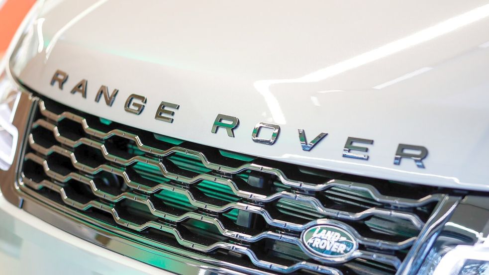 Der britische Autobauer Jaguar Land Rover hat noch immer mit den Folgen einer Cyberattacke zu kämpfen. (Symbolbild) Foto: Gerald Matzka
