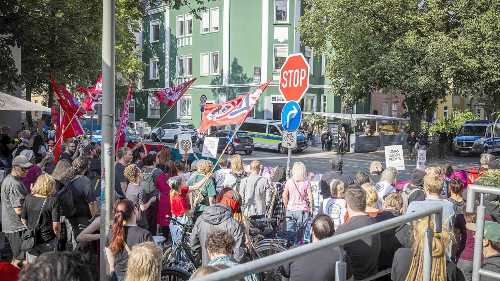 Protest gegen AfD-Stammtische in der Kneipe Parkhaus Rink: „Einschüchterung und Gewalt“ hätte die AfD gern von der Politik verurteilt gesehen. Foto: Swaantje Hehmann