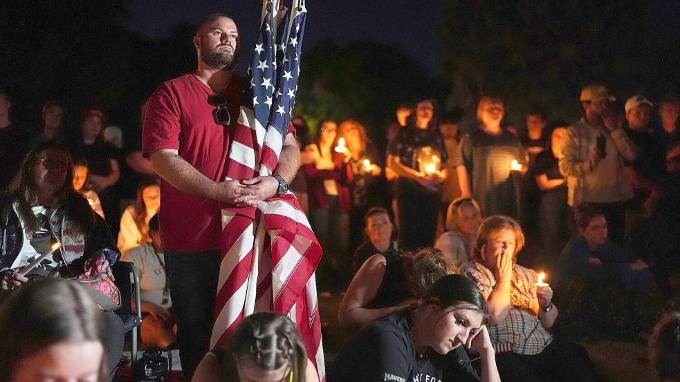 Für Teile seiner Anhängerschaft wurde Kirk mit dem Attentat zum Märtyrer. Foto: Lindsey Wasson/AP/dpa