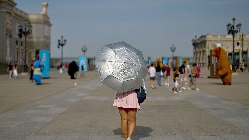 Insgesamt starben in den untersuchten Städten schätzungsweise 24.400 Menschen an extremer Hitze. (Symbolbild) Foto: Manu Fernandez/AP/dpa