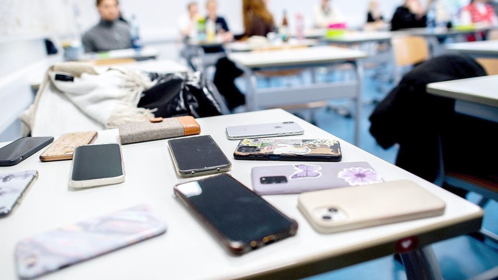 Jährlich werden in Deutschland rund 20 Millionen neue Smartphones verkauft Foto: dpa/Hauke-Christian Dittrich