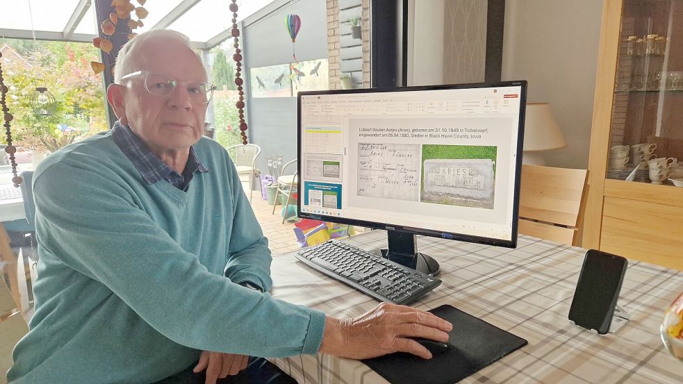 Ahnenforscher Klaas Geerdes aus Möhlenwarf verbringt viele Stunden mit der Recherche am PC. Foto: Tatjana Gettkowski