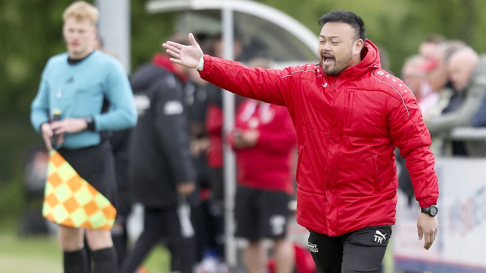 Großefehns Trainer Bi Le Tran hat großes Vertrauen in seine Mannschaft. Foto: Jens Doden, Emden