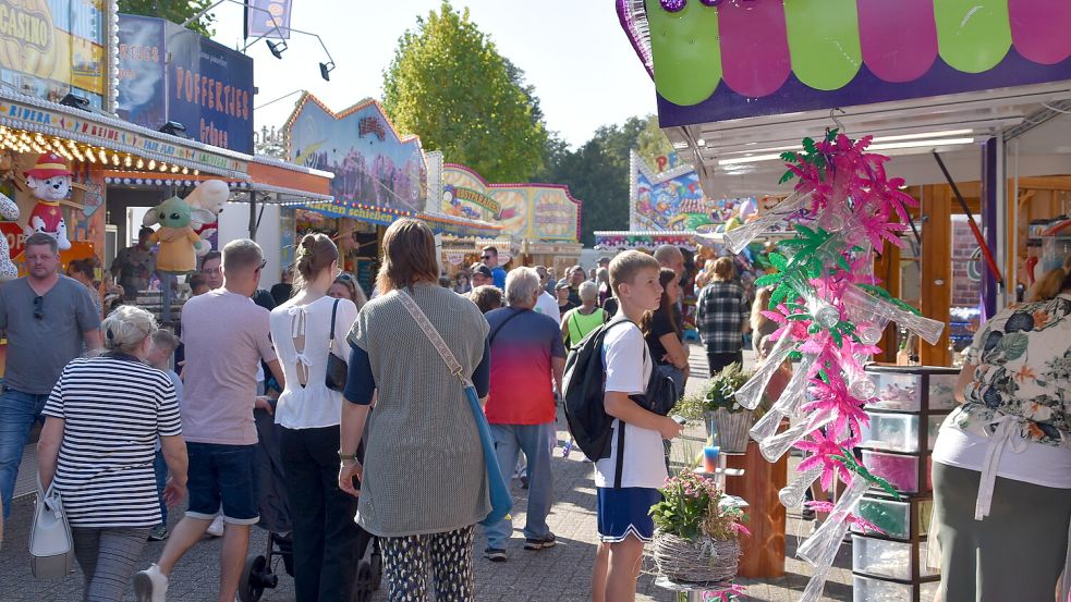 Viele Gäste genossen im vergangenen Jahr einen Bummel über den Fehntjer Markt. Foto: Ammermann/Archiv