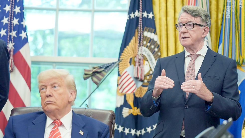 Trump und Mandelson im Oval Office. (Archivbild) Foto: Evan Vucci/AP/dpa