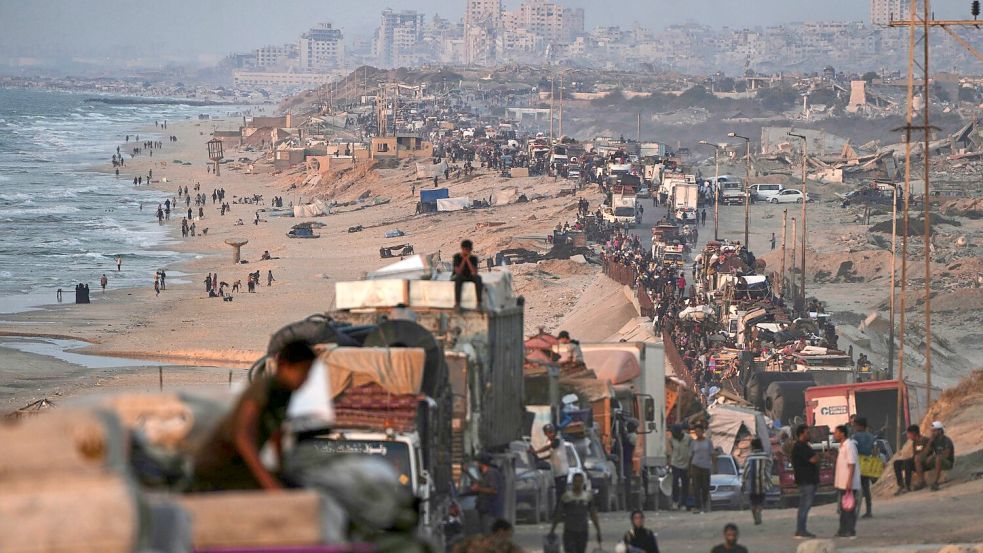 Seit Tagen flüchten Menschen aus der Stadt Gaza. (Archivbild) Foto: Abdel Kareem Hana/AP/dpa