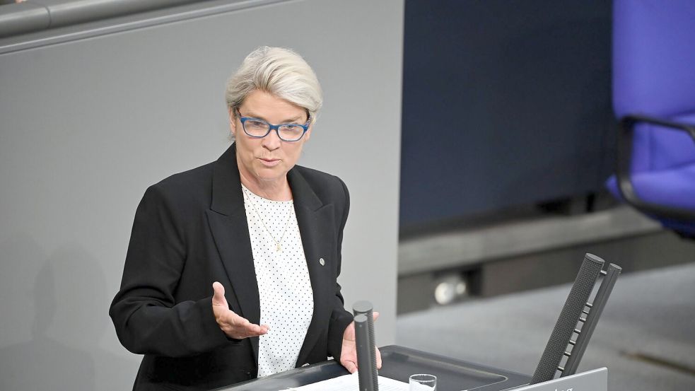 Ein Rauchverbot im Auto soll Schwangere und Minderjährige vor den Gefahren des Passivrauchens schützen, die CDU-Politikerin Borchardt warnt vor Symbolpolitik. (Symbolbild) Foto: Katharina Kausche