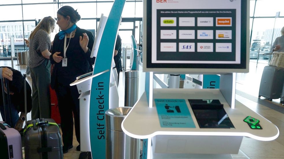 Betroffen sind Systeme zur Passagierabfertigung - das hat zur Folge, dass etwa der Check-in nur manuell möglich ist. Foto: Carsten Koall/dpa