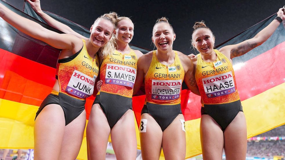 Gewannen WM-Bronze: Sophia Junk, Sina Mayer, Gina Lückenkemper und Rebekka Haase (v. l.). Foto: Michael Kappeler/dpa
