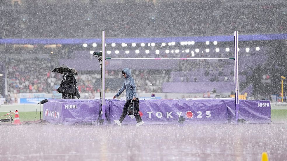 Der Regen beeinträchtigte den Schlusstag. Foto: Ashley Landis/AP/dpa
