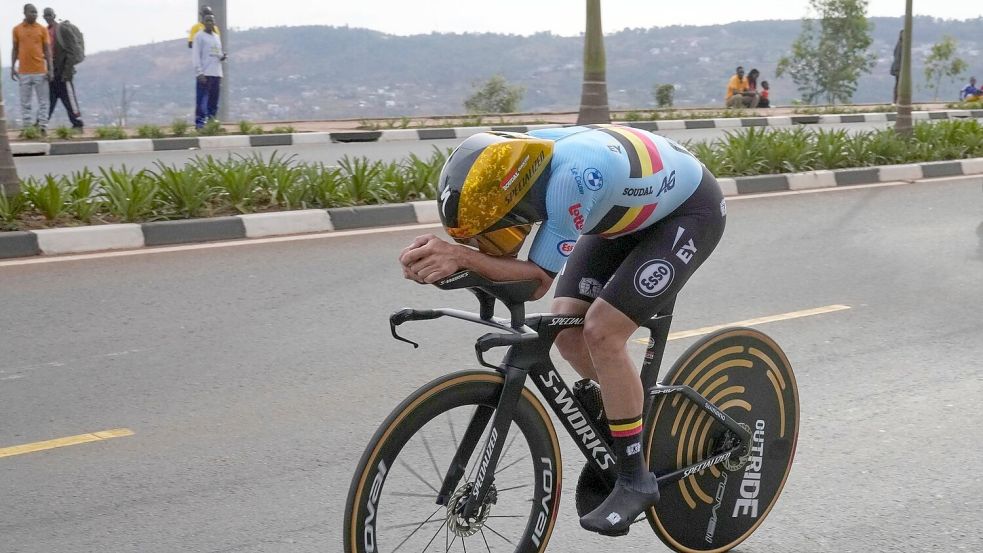 Der Belgier Remco Evenepoel beim Einzelzeitfahren der WM in Ruanda. Foto: Jerome Delay/AP/dpa