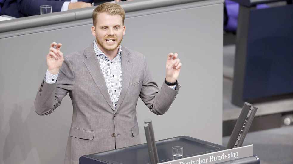 Tim Klüssendorf, Generalsekretär der SPD, will verhindern, dass Vermögen über Jahrzehnte gestaffelt steuerfrei vererbt werden kann. Foto: IMAGO/Jean MW