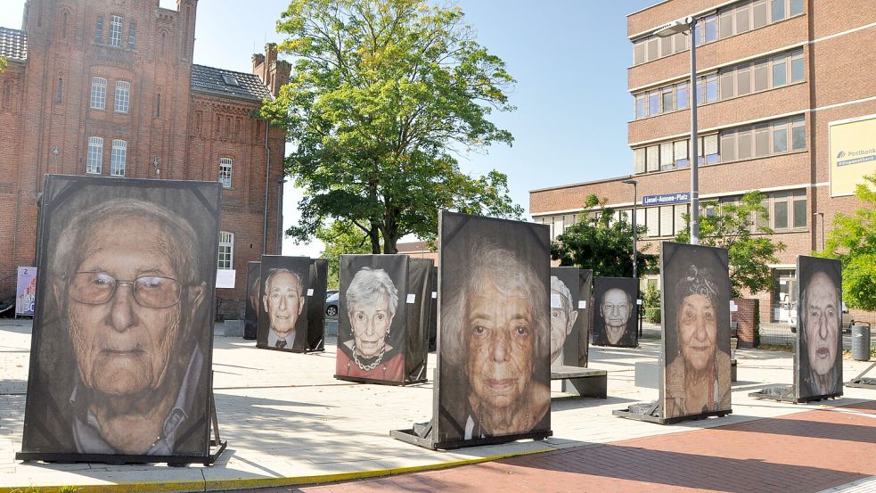 Die Gesichter der Überlebenden sind in der Fotoausstellung zu sehen. Foto: Bodo Wolters