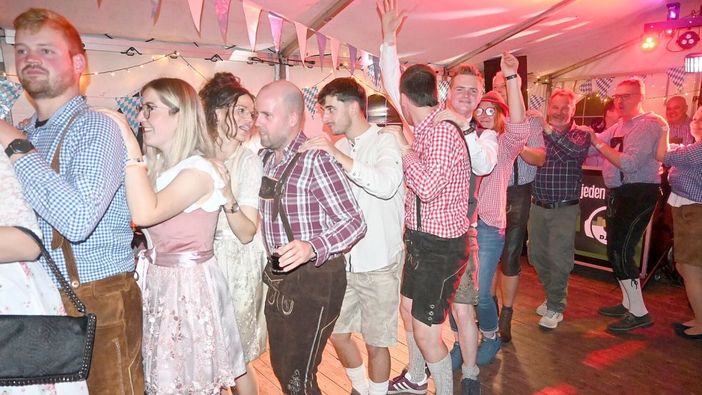 Ausgelassene Stimmung herrschte im Festzelt.