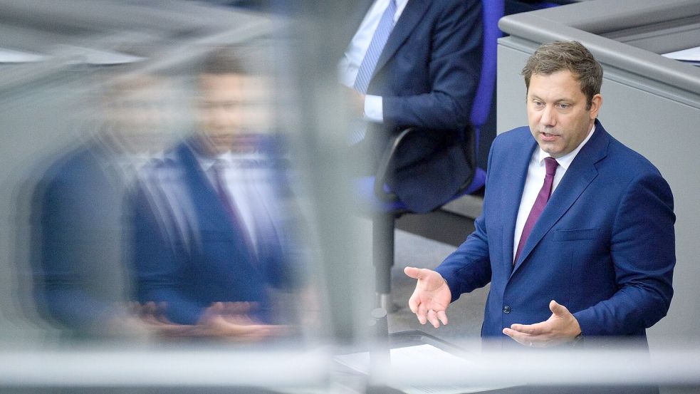 Klingbeil brachte seinen Etatentwurf in den Bundestag ein. Foto: Bernd von Jutrczenka/dpa