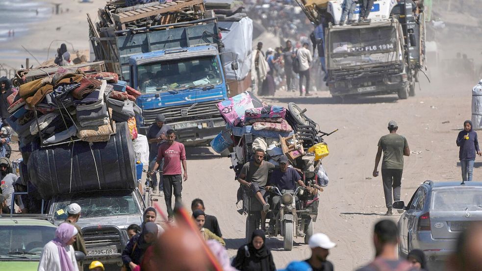 Seit Tagen flüchten Tausende Menschen aus der Stadt Gaza, wo die israelische Armee immer weiter vordringt. (Archivbild) Foto: Abdel Kareem Hana/AP/dpa