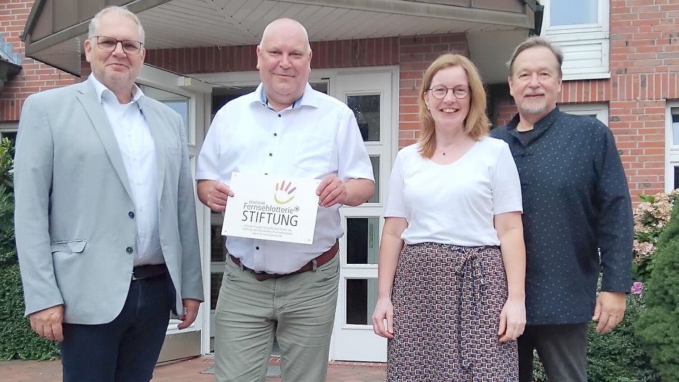 Das Foto entstand bei der Vorstellung des neuen Beratungsangebots im Kleinen Campus in Ihrhove: Superintendent Thomas Kersten, Altenseelsorger Frank Schüür, Diakonin Carmen Collmann und Pastor Dr. Klaus Bajohr-Mau (von links). Archivfoto: Clarissa Scherzer