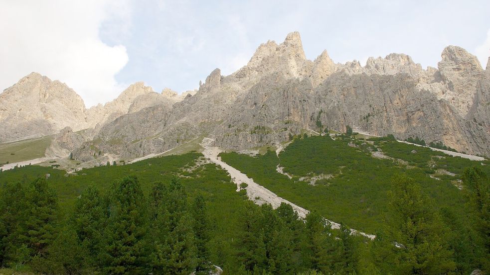 Die Rosengartengruppe gehört zu den bekanntesten Gebirgszügen in den Dolomiten. (Archivbild) Foto: picture alliance / Ursula Düren