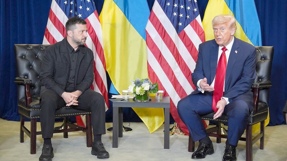 Trump hat sich in New York mit Selenskyj getroffen - kurz danach äußert er sich zur Zukunft des von Russland angegriffenen Landes. Foto: Evan Vucci/AP/dpa