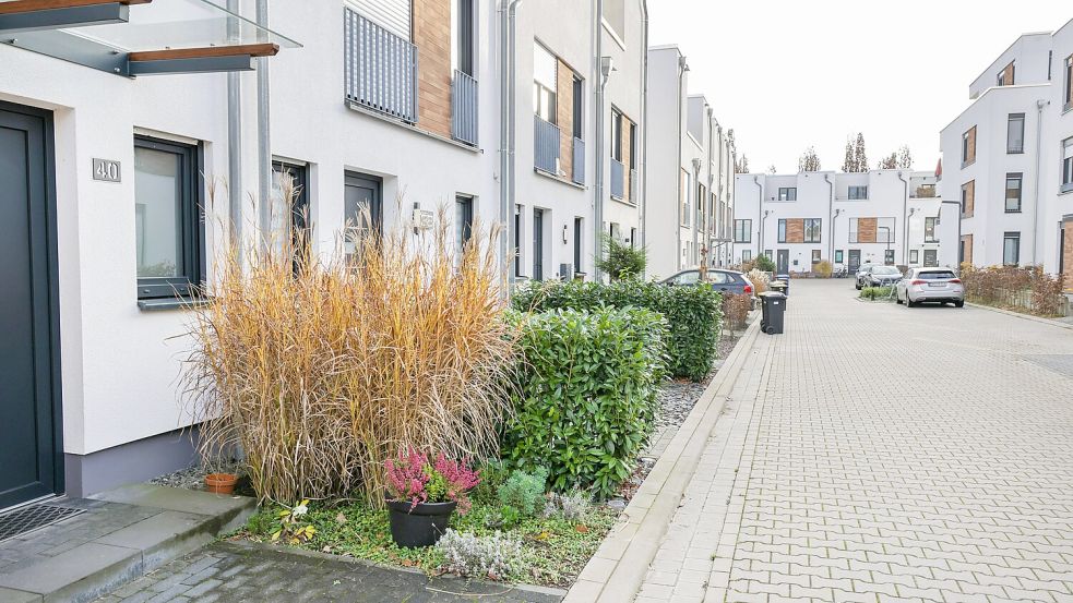 Der Traum vom Eigenheim fällt für viele Menschen nur noch klein aus - und ist selbst als Reihenhaus wie hier im Osnabrücker Landwehrviertel für die meisten als Neubau unerschwinglich. Foto: Jörn Martens