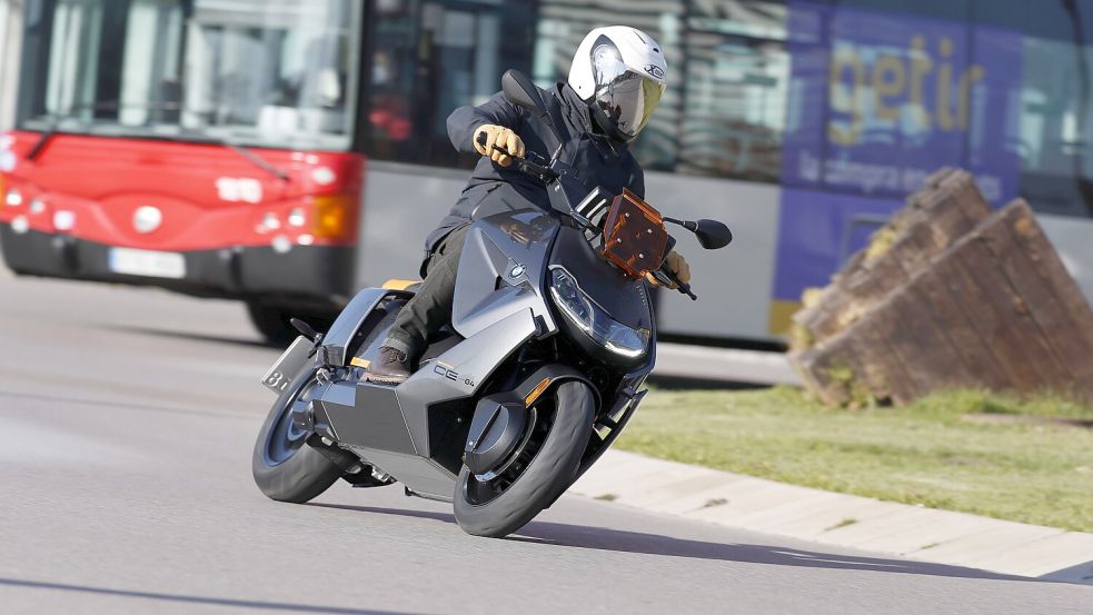 Der Elektroroller CE 04 von BMW dient als Basis für den Prototypen. Foto: Autoren-Union Mobilität (BMW/Jahn)