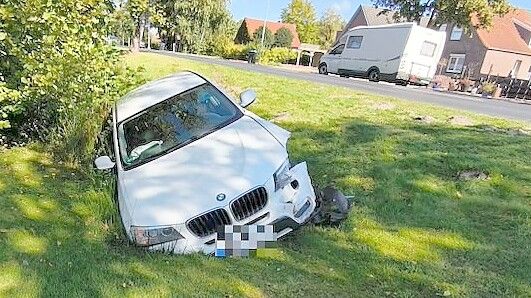 Der BMW einer jungen Frau landete an der Straße Idafehn-Nord im Graben.